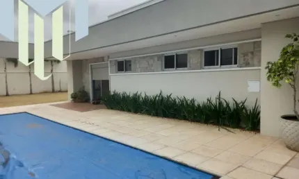 Casa á venda condomínio Portal da Serra com 03 suítes,piscina aquecida,energia fotovotaica, vista para serra.Casa toda climatizada.