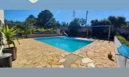 Chácara á venda  em Marília ,Recreio  Vale do sol com 5.000 m2, casa com 3 dormitórios sendo 1 suíte,piscina,play graund,poço artesiano.