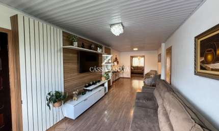 Casa espaçosa com 3 quartos + 5 salas comerciais – São José dos Pinhais