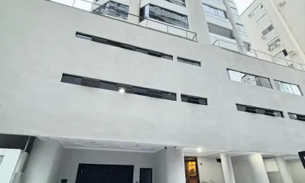 Apartamento com 3 quartos  mobiliado e equipado na quadra mar