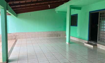 Ótimo sobrado á venda, construído para moradia própria.