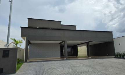 Sobrado de Luxo no Condomínio Marinas di Caldas – Beira do Lago Corumbá