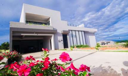 Casa à Venda no Condomínio Palavra da Vida em Caldas Novas: Amplos Espaços e Vista Deslumbrante!