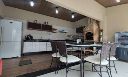 Casa belíssima mobiliada , climatizada e pronta para morar a venda.