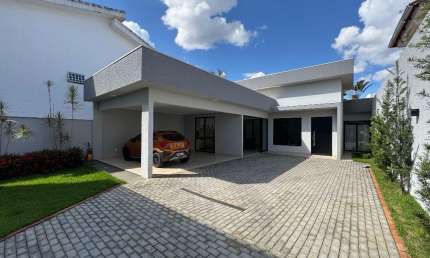 Casa com ponto comercial à venda no Setor Bandeirantes – Caldas Novas