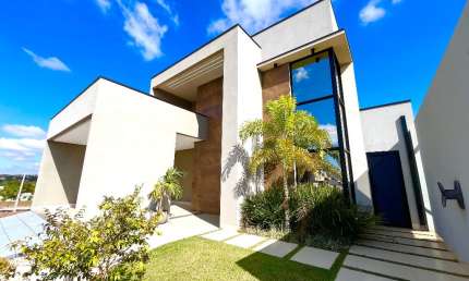 Luxuosa Casa com Piscina no Cidade das Flores – Caldas Novas/GO