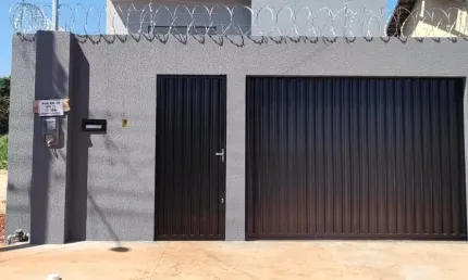 Encante-se com esta casa à venda no bairro recanto das águas, caldas novas: modernidade e conforto aguardam por você!
