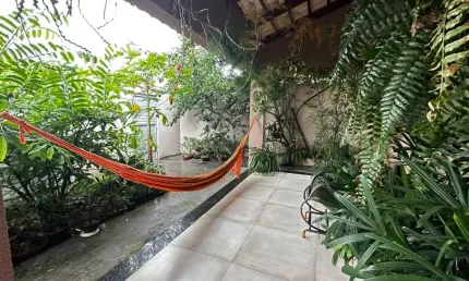 Encontre sua casa dos sonhos em caldas novas no tranquilo bairro do itaguaí i.