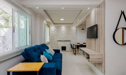 Sobrado 80m2, 3 dormitórios, 1 banheiro, 2 vagas, bairro Roseira, São José dos Pinhais-PR