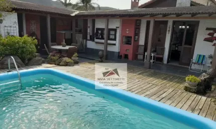Casa Padrão para Venda em Ingleses do Rio Vermelho Florianópolis-SC