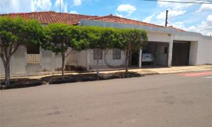 Casa com 3 quartos à venda na Rua Domingos Jorge Velho, 50, Jardim Centenário, São Carlos