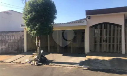 Casa com 3 quartos à venda na Rua Venezuela, 35, Vila Brasília, São Carlos