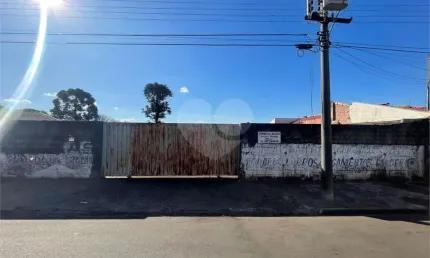 Terreno à venda na Rua Luiz Bertollo, 415, Jardim São João Batista, São Carlos