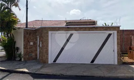 Casa com 3 quartos à venda na Rua Eduardo do Prado F. Braga, 134, Jardim Acapulco, São Carlos