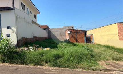 Terreno à venda na Rua Bernardo Cerrutti, 206, Jardim Medeiros, São Carlos