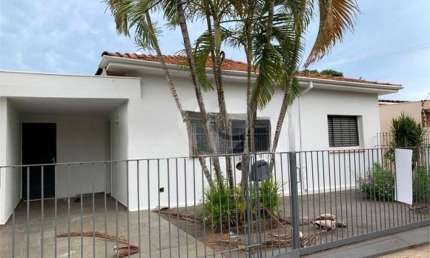 Casa térrea no Centro de Araraquara/SP, com 3 dormitórios, sendo 1 suíte