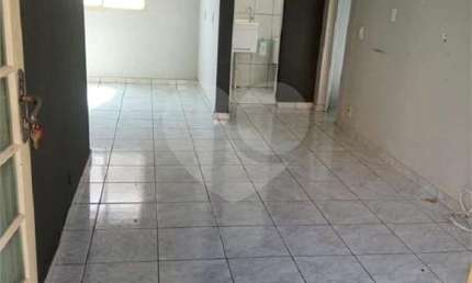 Apartamento no Condomínio Residencial Jardim das Torres.