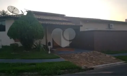Casa com 4 Quartos para alugar - Residencial Samambaia
