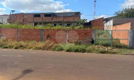 Terreno para venda contendo 300,00 m² de área total.