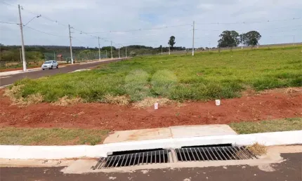 Terreno à venda na Avenida Francisco Falvo, 1300, Residencial Samambaia, São Carlos