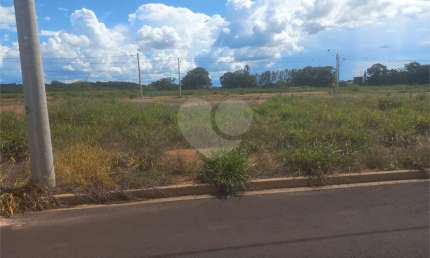 Terreno plano com 240,00 m² , localizado no Residencial Arcoville.
