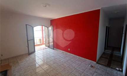 Casa com 3 quartos para alugar na Avenida São Carlos, 2784, Centro, São Carlos