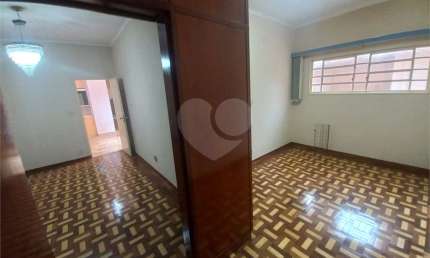 Casa com 3 quartos para alugar na Rua Vinte e Oito de Setembro, 1994, Centro, São Carlos