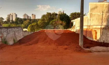 Terreno à venda na Rua Benedito da Silva, 1055, Jardim São Carlos, São Carlos
