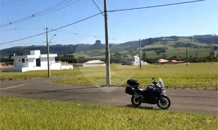 Terreno com  boa localização no condomínio estancia cavalinno na cidade de analândia.