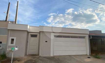 Excelente casa toda reformada e com otimo acabamento com churrasqueira e piscina