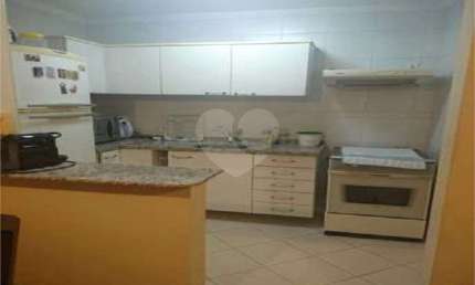 Apartamento no Condomínio Residencial Piet Mondrian.