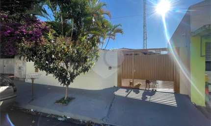 Casa térrea disponível para venda no Jardim Bandeirantes