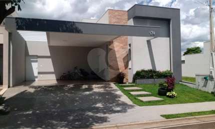 Casa para venda no condomínio de alto padrão Village Damha III