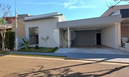 Casa térrea no condomínio fechado Village Damha III