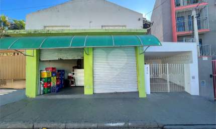 Casa térrea e salão comercial a venda no Jardim Bandeirantes.