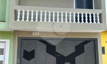 Casa com 3 quartos para alugar na Avenida Giovani Vassolo, 490, Vila Santa Madre Cabrini, São Carlos