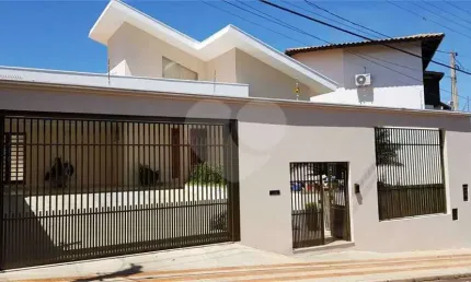 Casa com 3 quartos à venda na Rua Genésio Benjamin, 340, Parque Santa Mônica, São Carlos