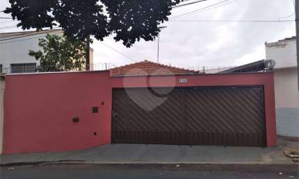 Casa térrea com 02 salões comerciais para venda na Vila São José.
