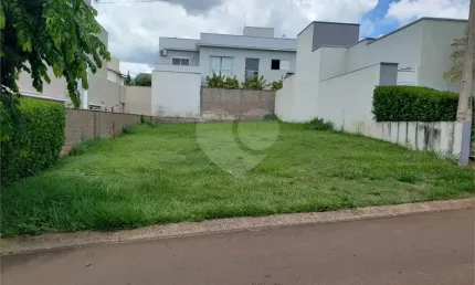 Terreno à venda na Rua Três, 1, Residencial Village Damha, Araraquara