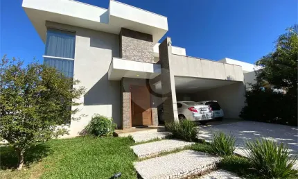 Casa com alto padrão de acabamento para venda no Condomínio Montreal.