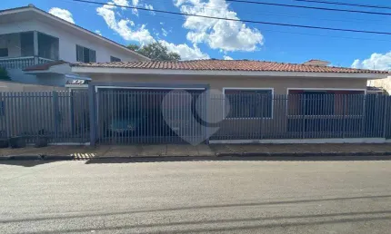 Vende-se excelente casa térrea próximo ao Estadio do Zuzão