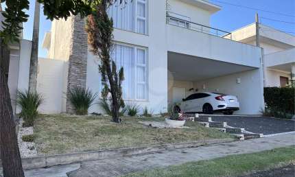 Casa com piscina a venda no condomínio Quebec- São Carlos