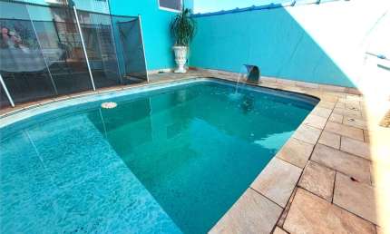 Casa residencial com ponto comercial a venda no Centro