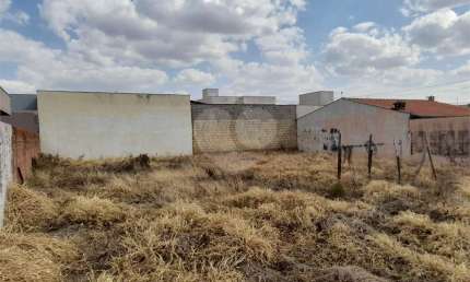 Terreno comercial à venda na Rua Syllas da Silva Rosa, 1111, Jardim Embaré, São Carlos