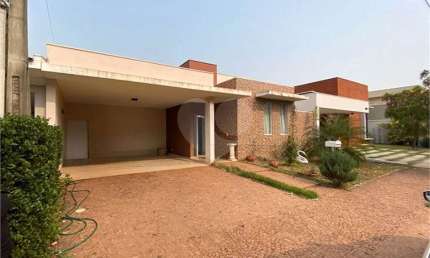 Casa Térrea com Espaço Gourmet Completo no Condomínio Village Damha 3