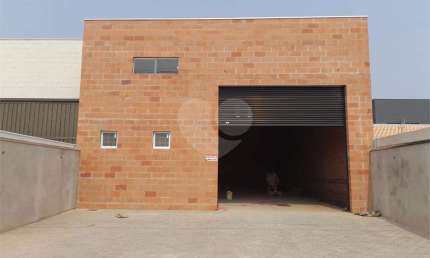 Barracão de 182m² para Locação no Arcovile – Ótima Localização