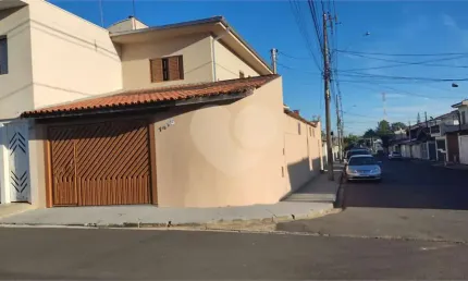 Casa à Venda na Vila Brasília – Ampla e Confortável!