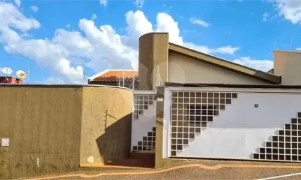 Casa com 3 quartos à venda na Rua Sebastião Roberto Traldi, 41, Centro, Descalvado