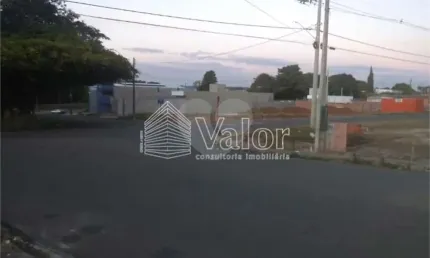 Terreno à venda na Avenida Araraquara, Vila Brasília, São Carlos