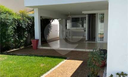 Casa à Venda de 4 dormitórios suítes em São Carlos, no Condomínio Damha I